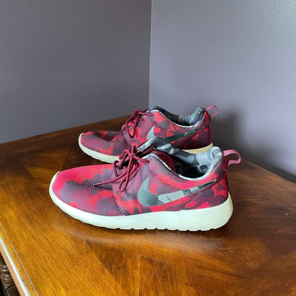Nike Roche - Picture 2 of 7